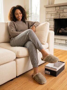 NWT FLEXUS Peluchey Gray Faux Fur Mules Slippers Italian Comfort US 9.5-10